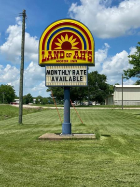 Land of Ahs Motor Inn